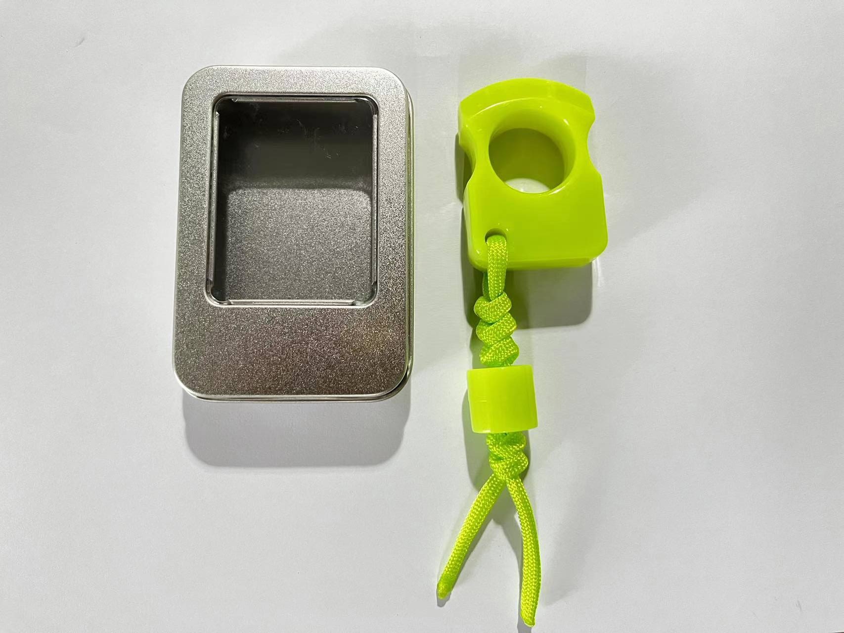 Green-Women-Self-Defense-Glow-in-the-Dark-Single-Finger-Plastic-Knuckle-Guard-Keychain-Attachment.jpg